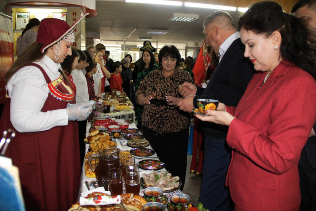  В дружбе народов единство России